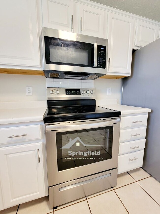 Building Photo - Great Southwest Location - Kickapoo, Chero...