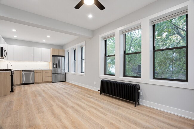 Building Photo - 1310 W Birchwood Ave