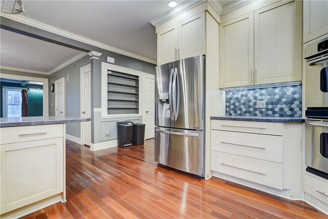 Building Photo - 450 S Main St