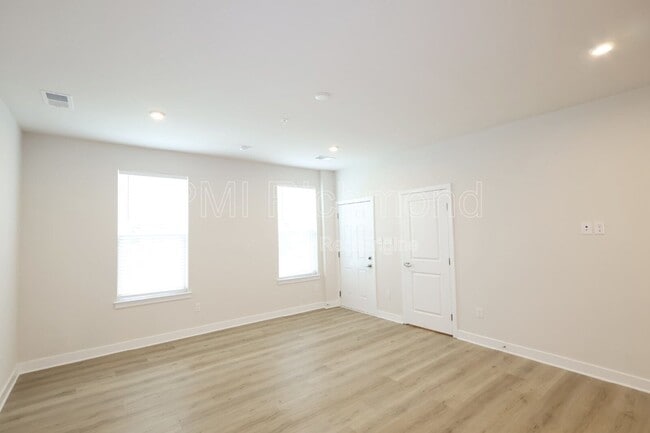 Building Photo - 2854 Calgary Ln