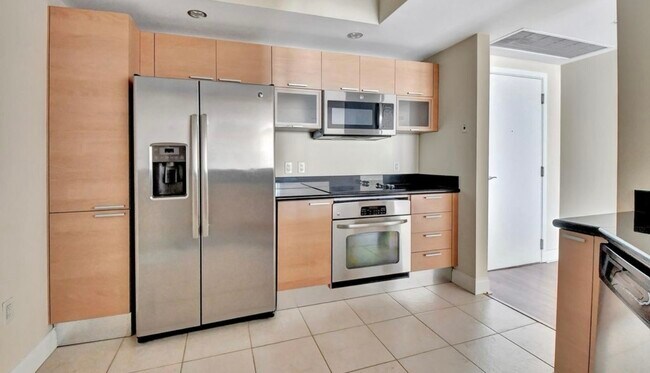 Building Photo - 241 Riverside Dr