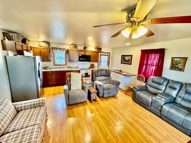 Building Photo - 50W 353 Old State Rd