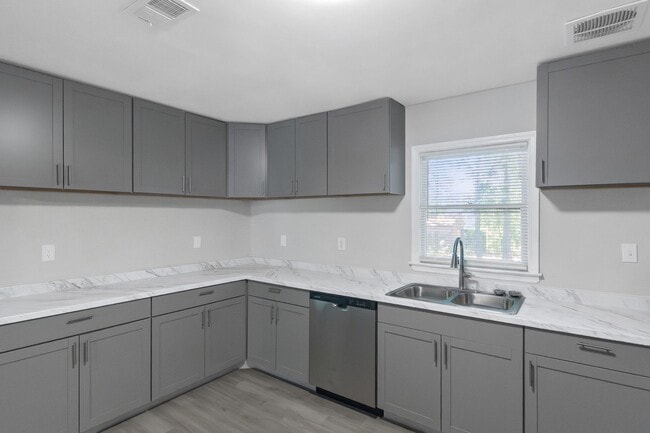 Building Photo - This fully remodeled 3-bedroom, 1-bath home in Covington (Pictures Coming Soon)