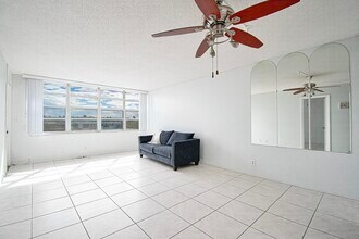 Building Photo - 2731 Taft St