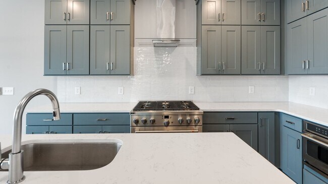 Building Photo - Nashville. Spotless & never been lived in 4BR/4.5BA home + separate office