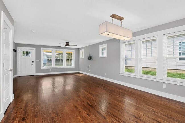 Building Photo - Charming 3BD/2BA Bungalow in Druid Hills!