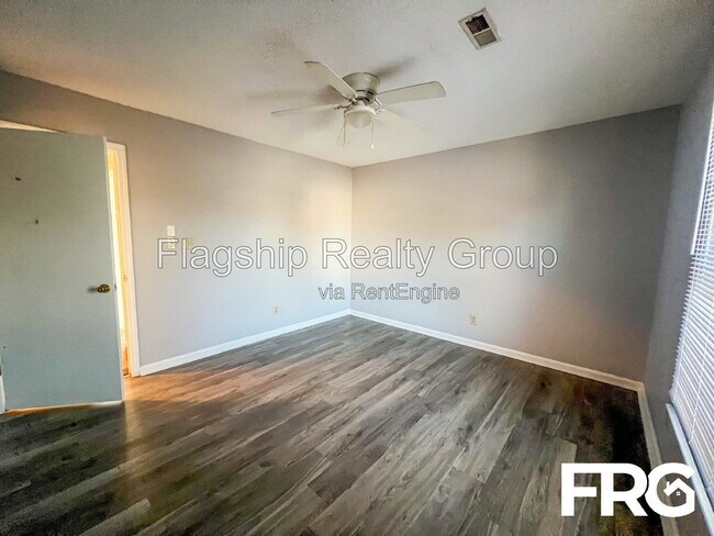 Building Photo - 107 Chesterfield Ct