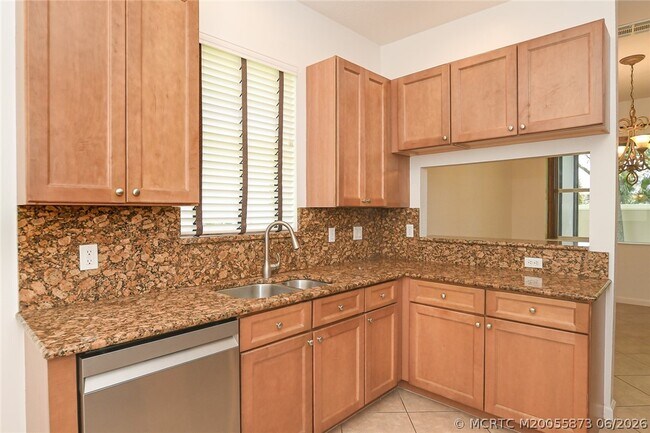 Building Photo - 2206 SW Cape Cod Dr