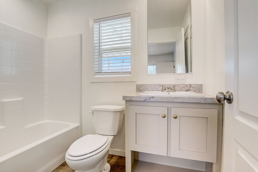 Building Photo - 3139 E Sahara Ave