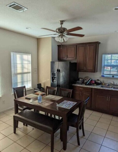 Building Photo - 16685 Meadowcroft St