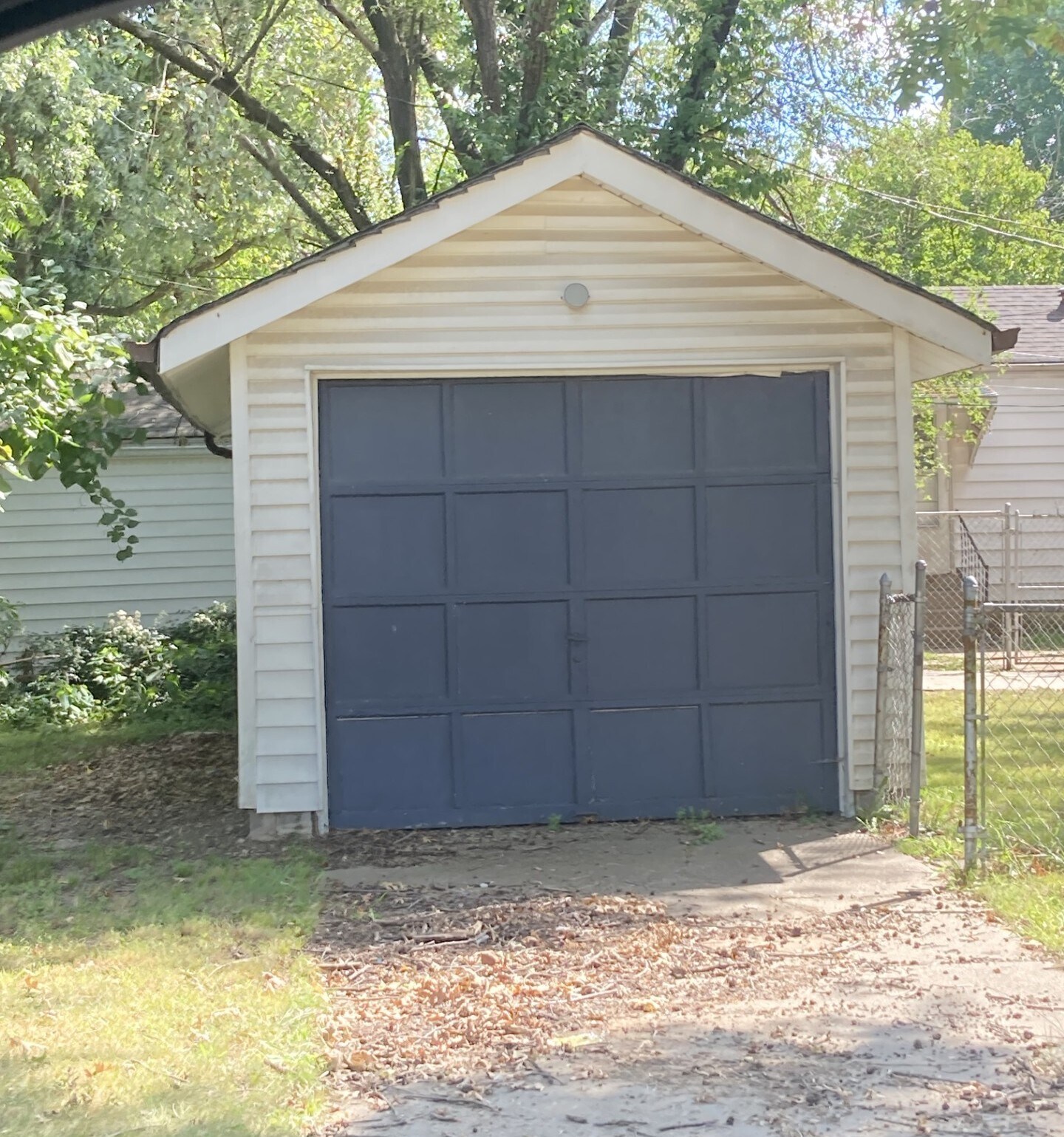Detached Garage - 324 Newell Dr