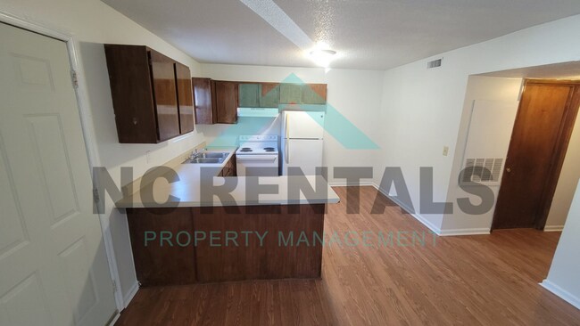 Building Photo - 2559 Green Oaks Ct SE