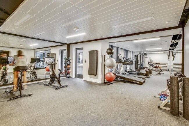 Building Photo - Fabulous 1 Bed/1 Bath condo at The Avidian in Navy Yard!