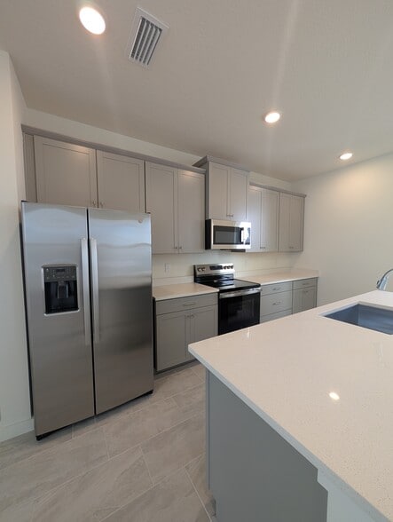 Building Photo - 1967 Iorio St