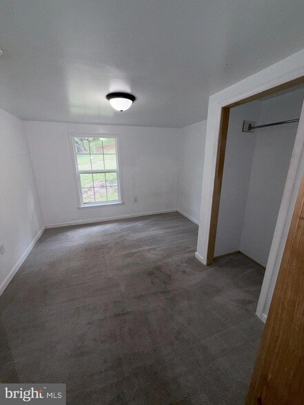 Building Photo - 1499 Valley Rd