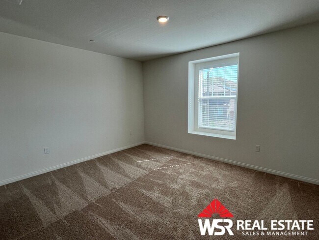 Building Photo - Stunning 6-Bedroom, 3-Bathroom Home for rent in a newer neighborhood