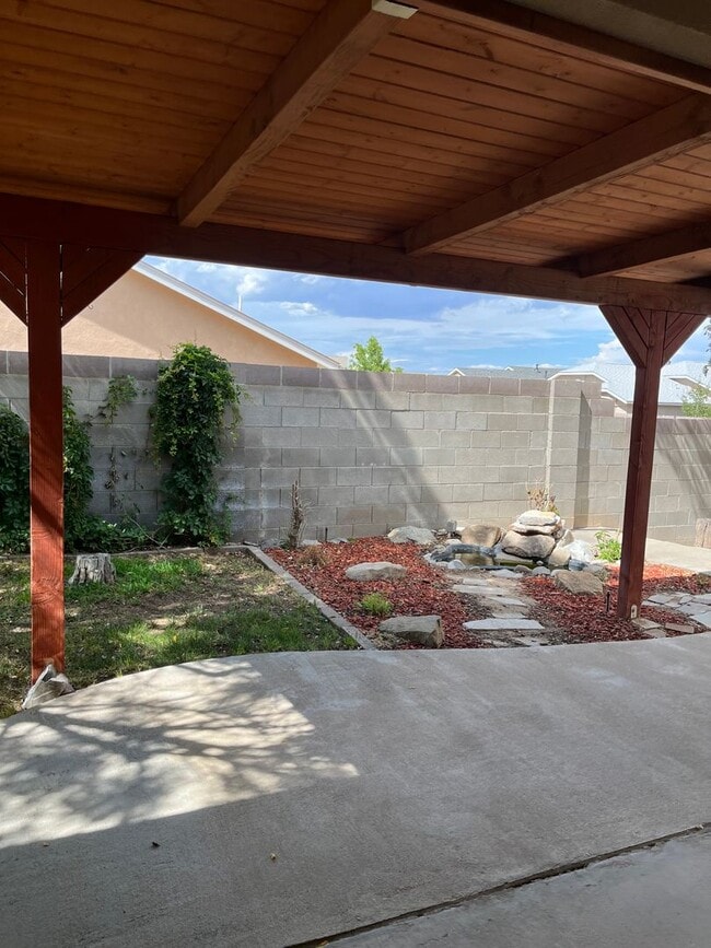 Building Photo - Fabulous 3 Bedroom Rental