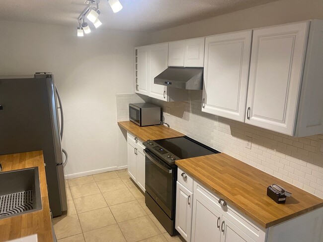 Building Photo - 12019 Stoney Park