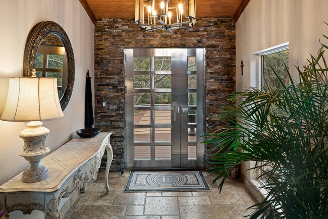 Building Photo - FURNISHED 6-12 MONTH LEASE - WEST SEDONA - GATED COMMUNITY