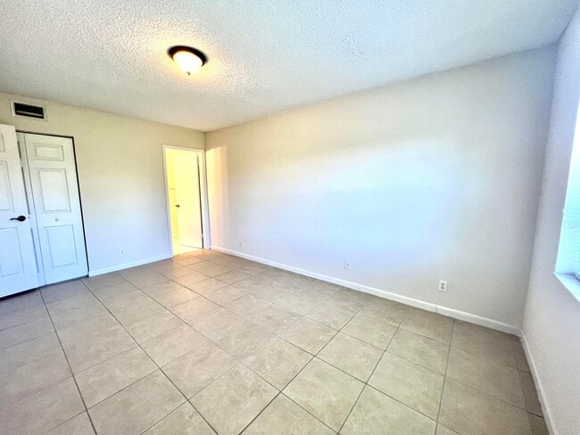 Building Photo - 120 Sparrow Dr