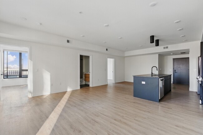 Building Photo - 500 N 13th St