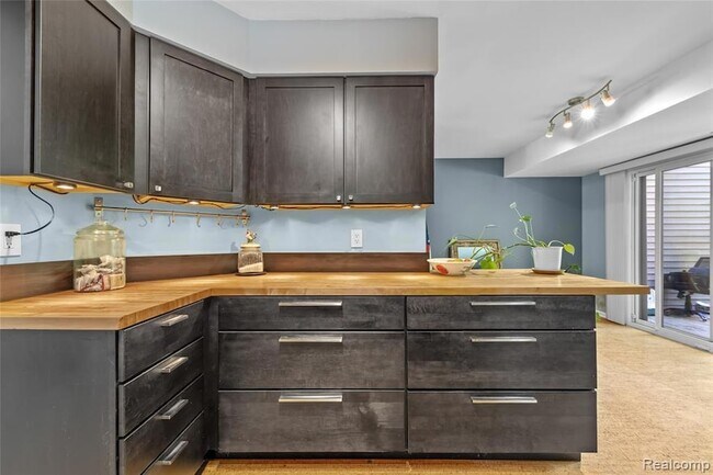 Building Photo - 1570 Streamwood Ct