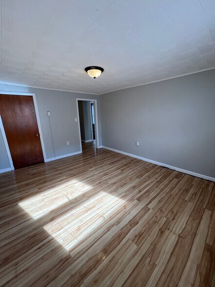 Living room - 607 Spring St