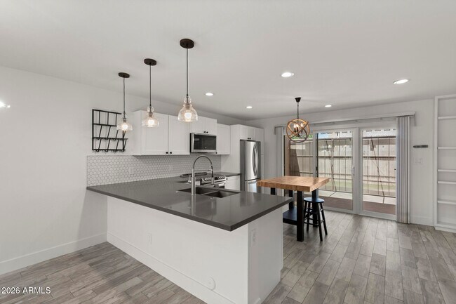 Building Photo - 8348 E Solano Dr