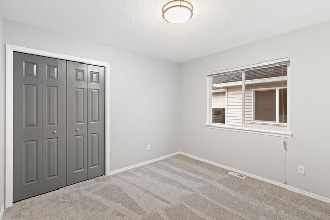 Building Photo - BETHANY 5 bedroom 3 full bath- Beaverton School District- Nike