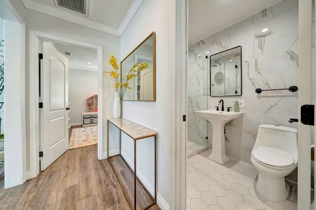 Building Photo - 7847 Apperson St