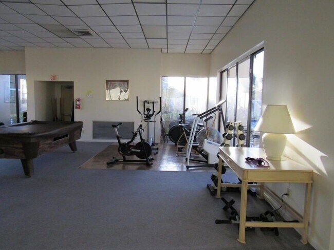 Building Photo - 2050 Oleander Blvd
