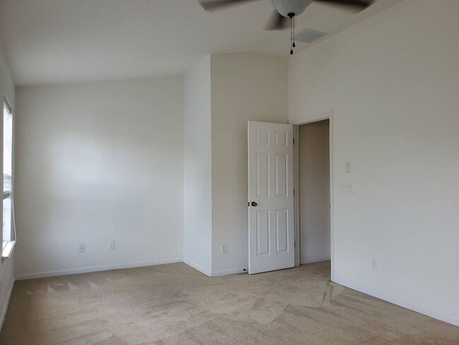 Building Photo - Lovely 2/2.5 in Bartram Park