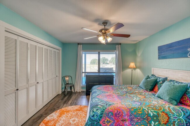 Building Photo - 724 S Chaparral