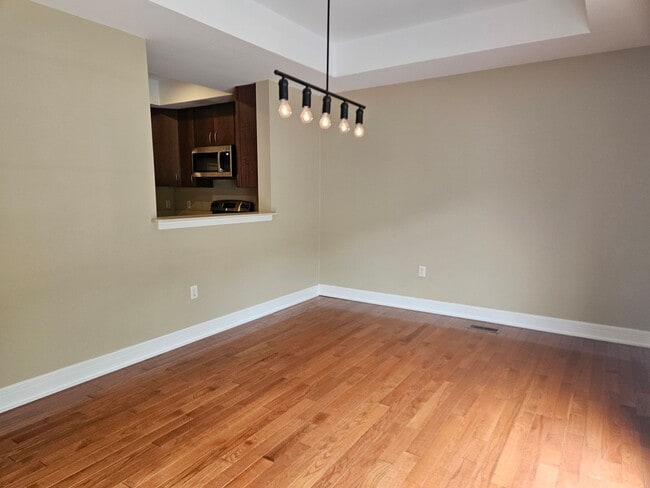 Building Photo - 680 Oakwood Ave