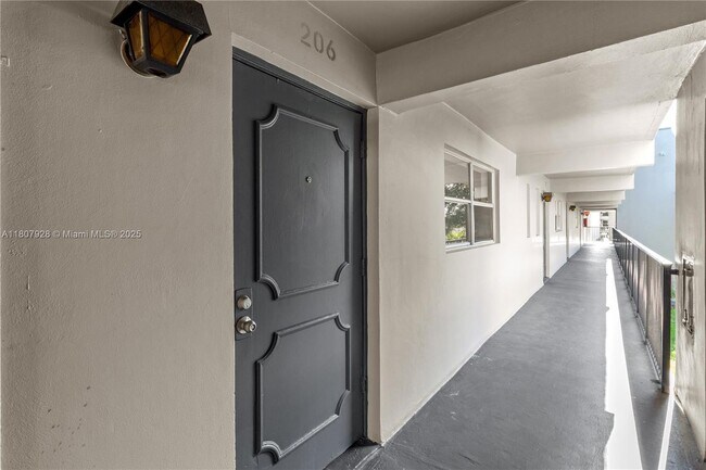 Building Photo - 7900 S Colony Cir
