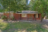 Building Photo - 826 Martha Ln