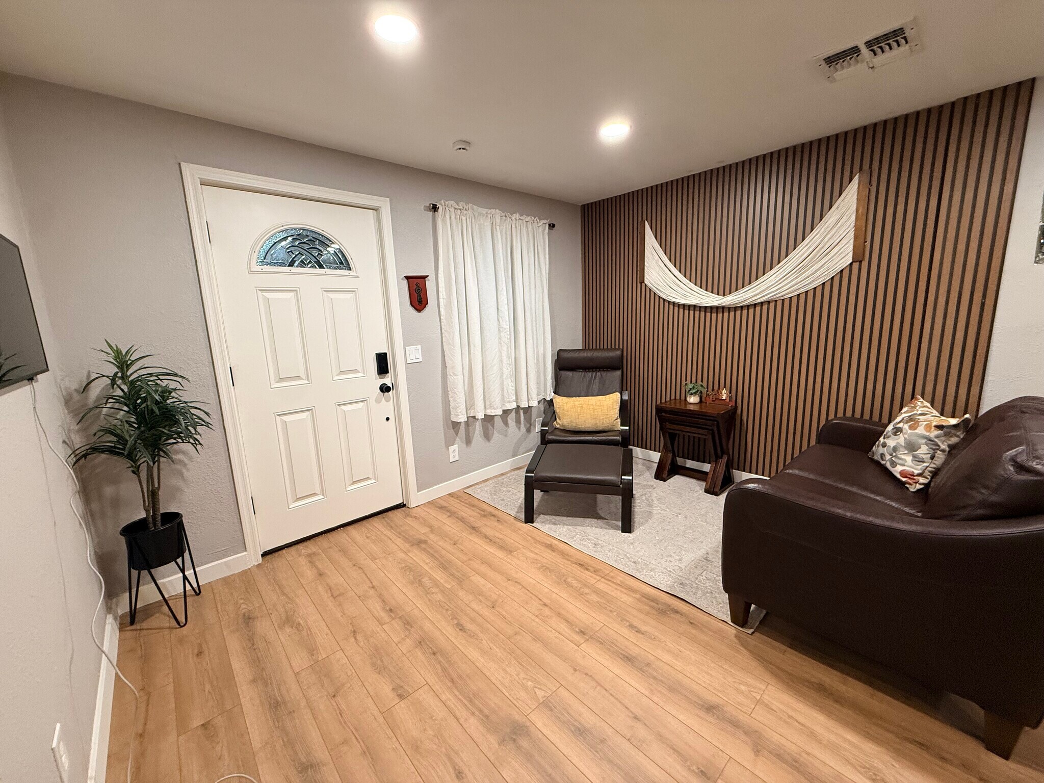 Living room - 130 S Hibbert