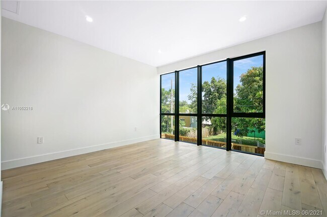 Building Photo - 227 NW 39th St