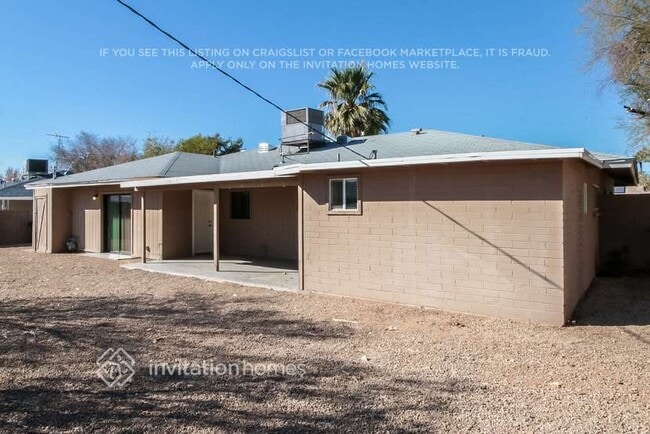 Building Photo - 2401 W Shady Glen Ave