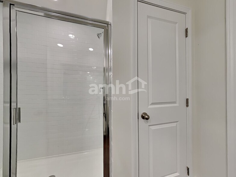 Building Photo - 572 Smt Vw Ln