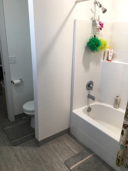 Building Photo - 1130 Cedar Knls