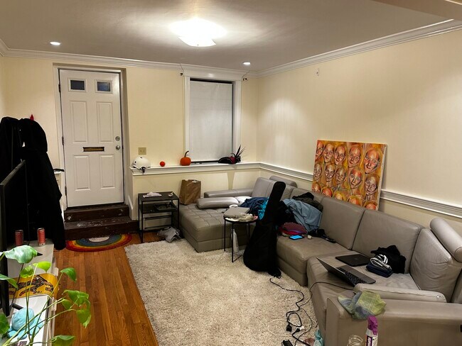 Building Photo - 27 Glenville Ave