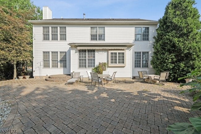 Building Photo - 2 Bedford Dr