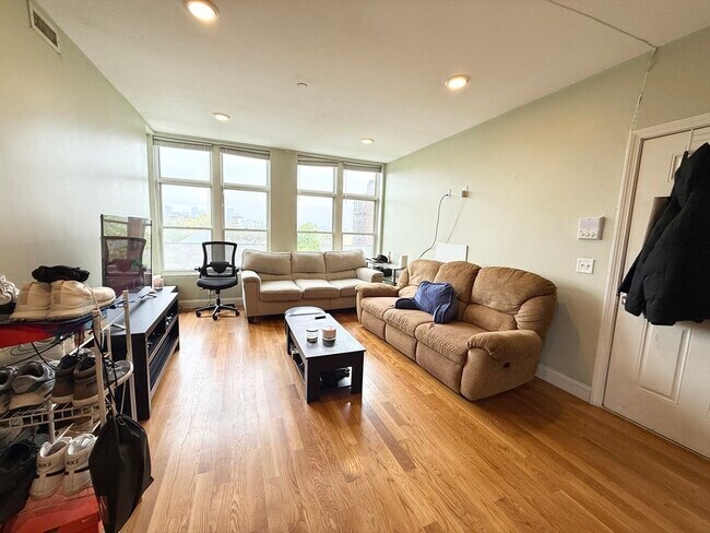 Building Photo - 299 Dudley St