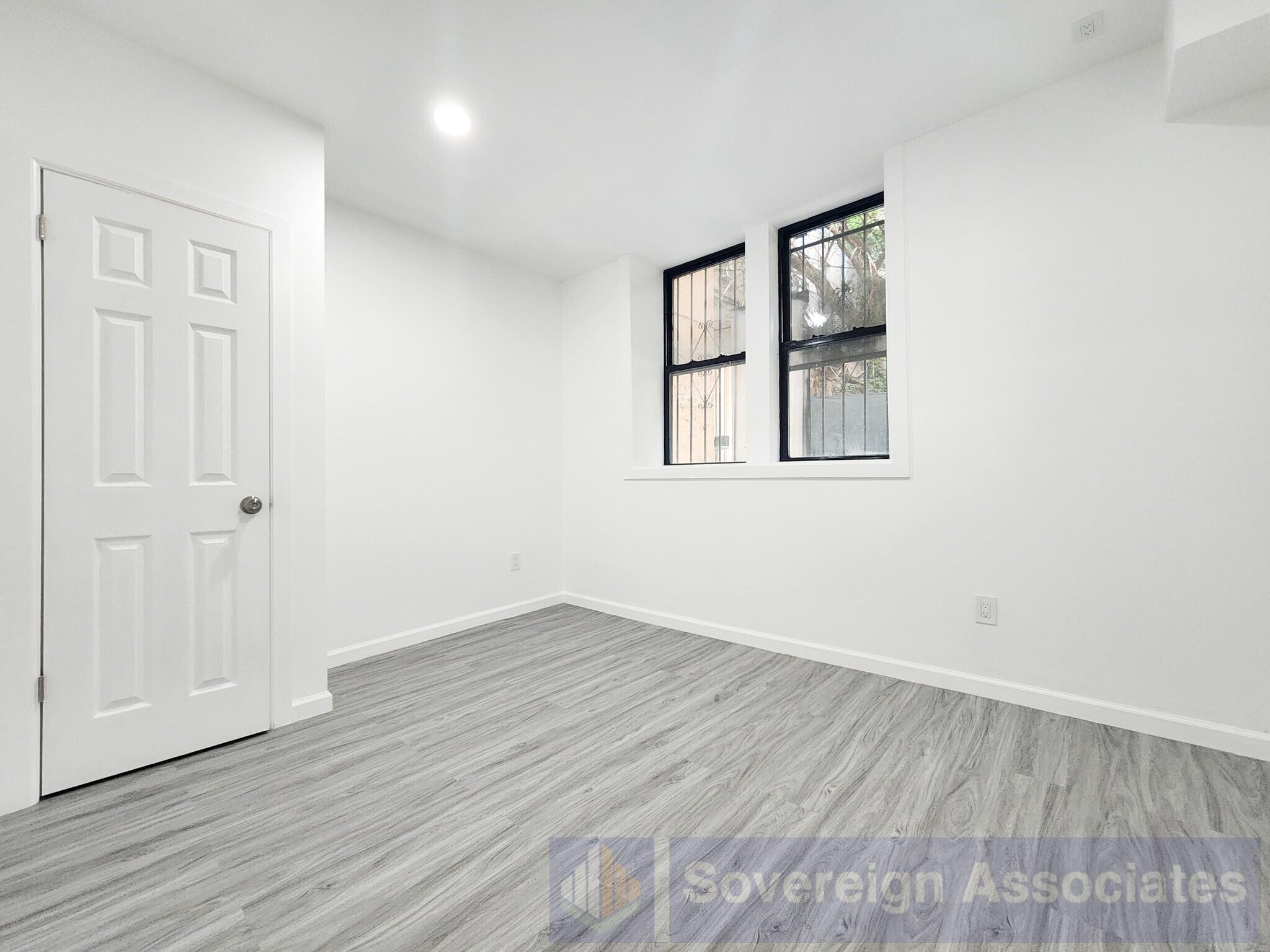 Building Photo - 112 Nagle Ave