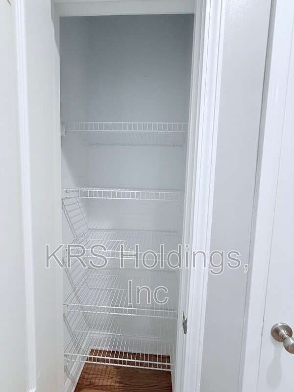 Building Photo - 5810 Spring Glen Lane