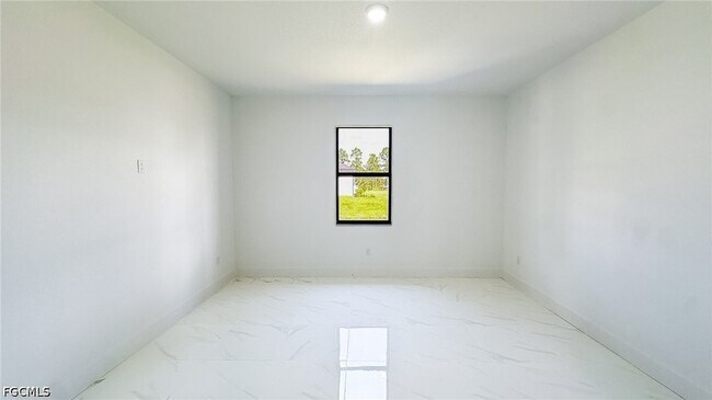 Building Photo - 721 Bering Ave S