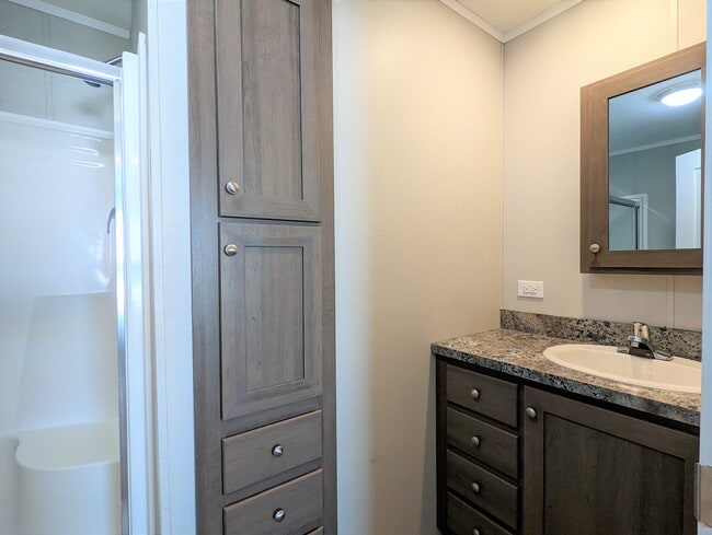 Building Photo - 647 Oregon St