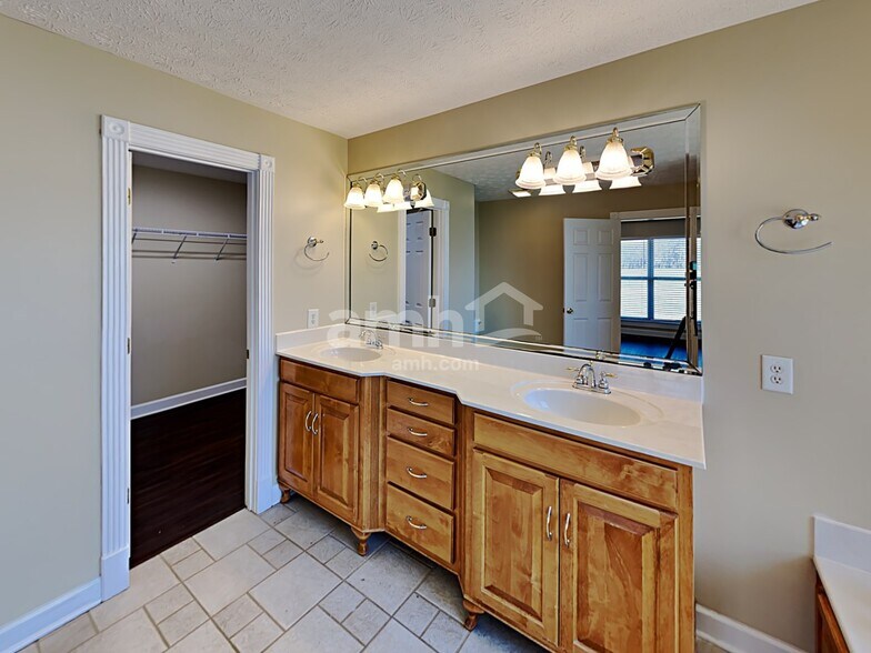 Building Photo - 305 Karlee Dr