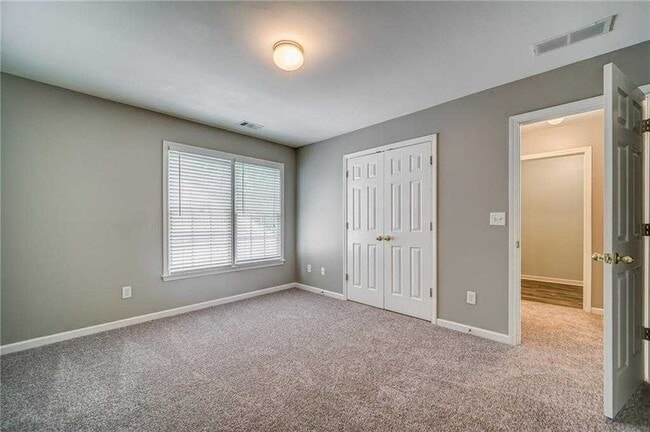 Building Photo - 716 Parkside Dr